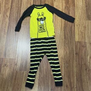 Carter’s Pajama Set - 18 months